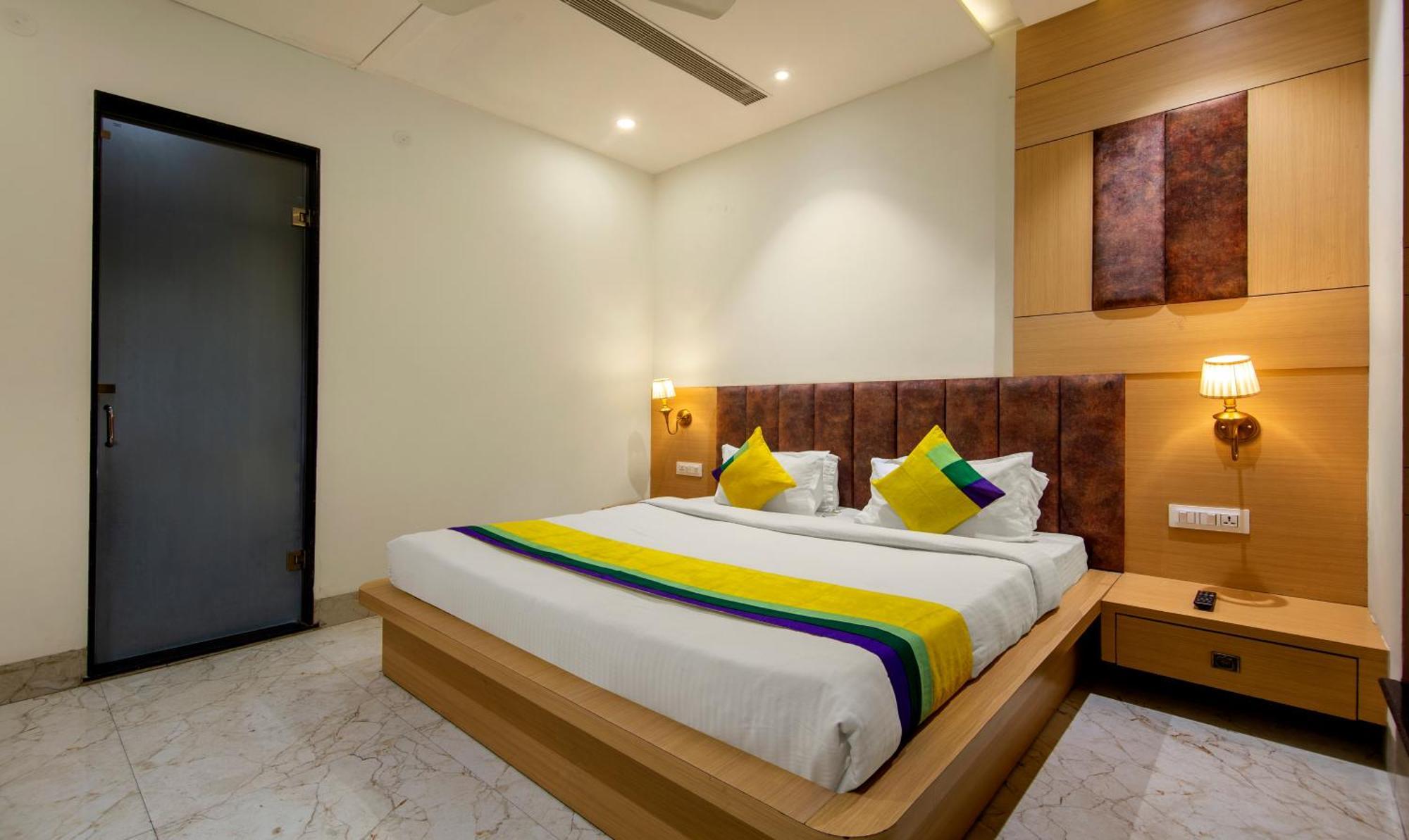 Itsy Hotels Sehdev Residency, Near Golden Temple Amritsar Bagian luar foto