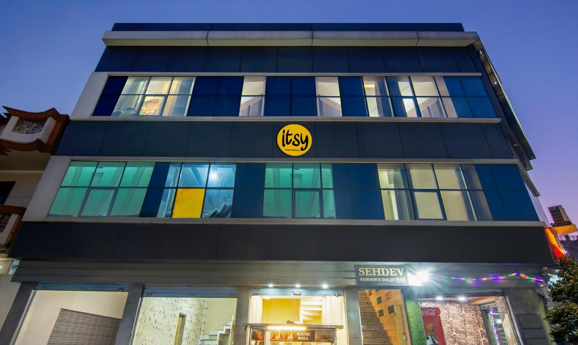 Itsy Hotels Sehdev Residency, Near Golden Temple Amritsar Bagian luar foto